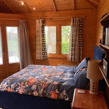 Exclusive 2 Bedroom Apartment With Summer House And Hot Tub Daventry Ngoại thất bức ảnh